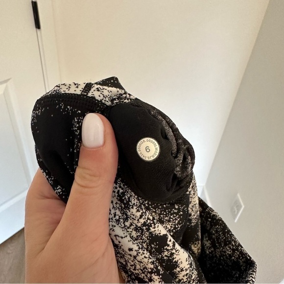 Lululemon Wunder Under Super High-Rise Leggings Jacquard Black & White Size 6 - Picture 11 of 11